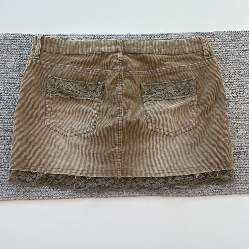 Vintage YMI Y2K Tan Corduroy Lace Trim Mini Skirt Size 13 - Picture 3 of 9